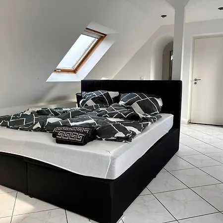 Modernes Auf 2 Etagen, 2 Schlafzimmer Appartement